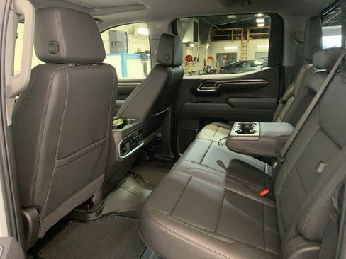 Used 2025 Chevrolet Silverado 1500 LTZ AWD/4WD image 11