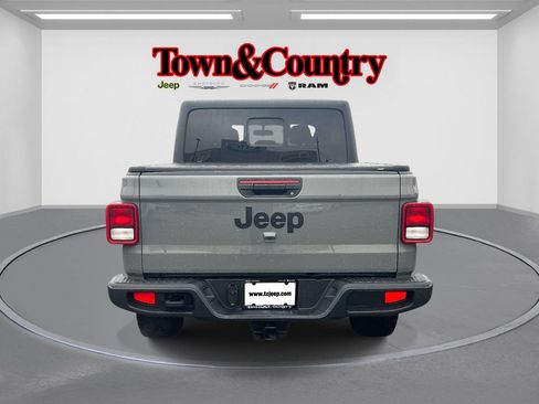 Used 2022 Jeep Gladiator Sport AWD/4WD image 4