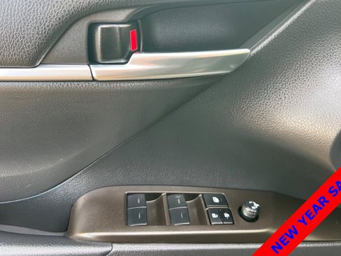 Used 2023 Toyota Camry SE image 11