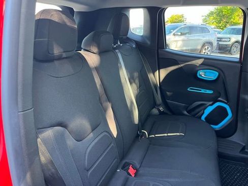 Used 2020 Jeep Renegade Latitude w/ Cold Weather Group FWD image 24