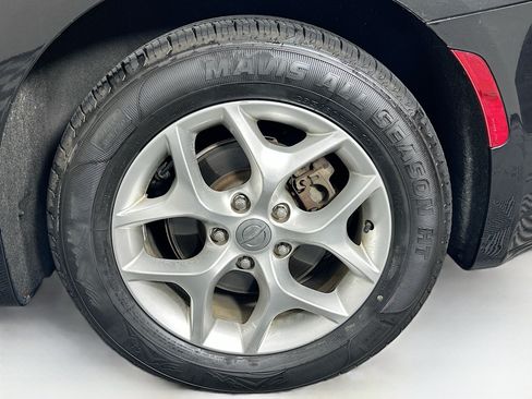 Used 2020 Chrysler Pacifica Limited w/ Advanced Safetytec Group FWD image 11