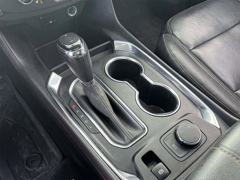 Used 2019 Chevrolet Traverse RS image 25