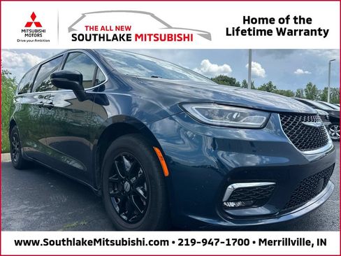 Used 2023 Chrysler Pacifica Touring-L FWD image 1