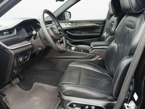 Used 2022 Jeep Grand Cherokee Overland w/ Advanced Protech Group III AWD/4WD image 19