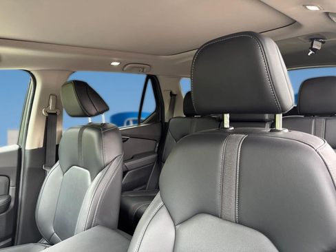 Used 2025 Honda Pilot Touring image 16