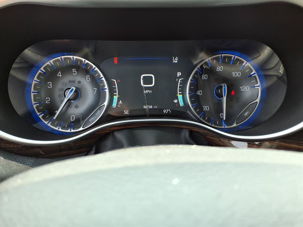 Used 2023 Chrysler Pacifica Limited FWD image 18