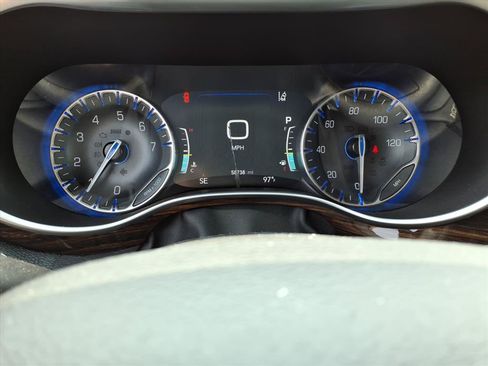Used 2023 Chrysler Pacifica Limited FWD image 18
