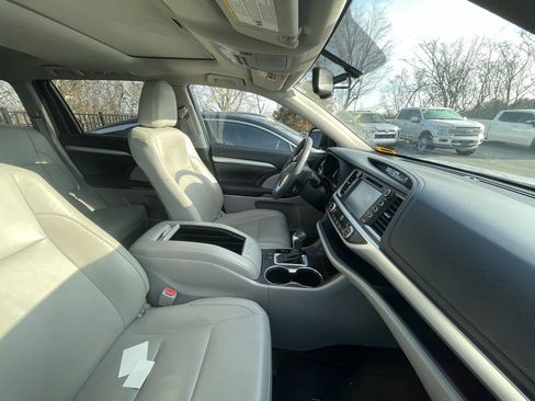 Used 2016 Toyota Highlander XLE image 8
