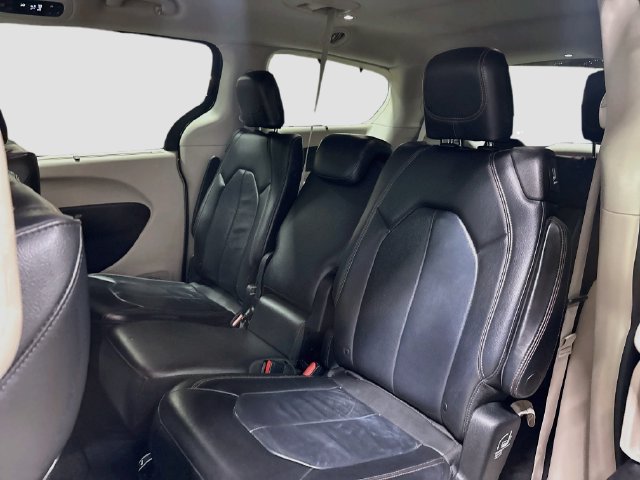 Used 2017 Chrysler Pacifica Touring-L FWD image 20