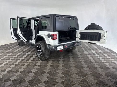 Used 2022 Jeep Wrangler Unlimited Rubicon w/ LED Lighting Group AWD/4WD image 18