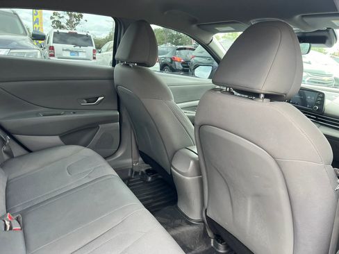 Used 2023 Hyundai Elantra SE FWD image 17