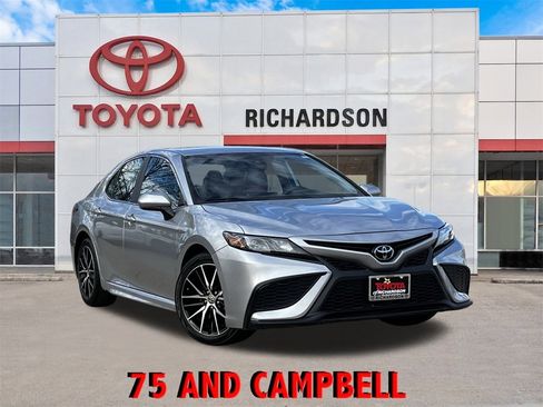 Used 2024 Toyota Camry SE image 1