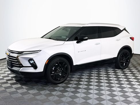 Used 2024 Chevrolet Blazer Premier w/ Enhanced Convenience Package FWD image 4