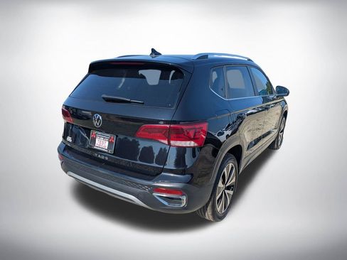Used 2024 Volkswagen Taos SE FWD image 3
