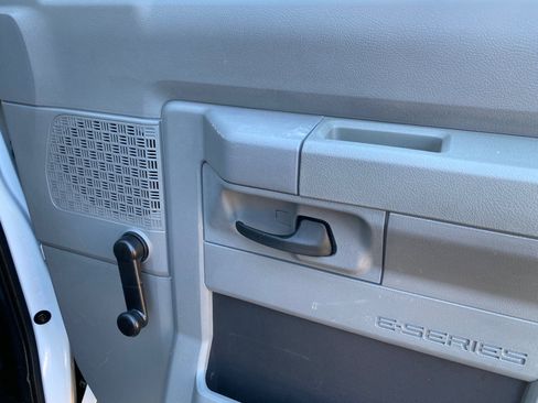 Used 2010 Ford E-250 and Econoline 250 E-250 138 WB image 29