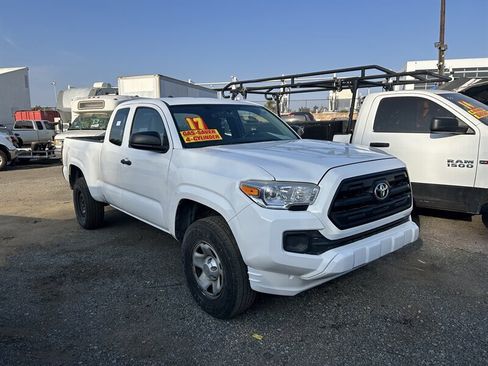 Used 2017 Toyota Tacoma SR image 6