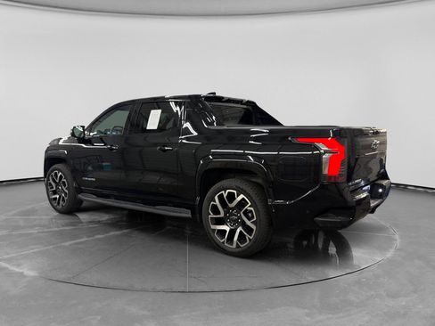 Used 2025 Chevrolet Silverado EV RST AWD/4WD image 2
