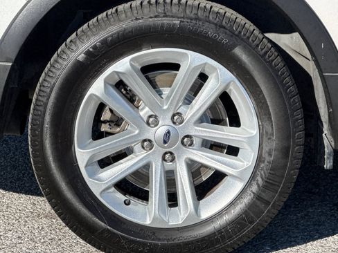 Used 2017 Ford Explorer XLT w/ Equipment Group 202A image 11