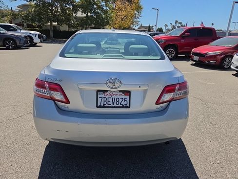 Used 2010 Toyota Camry LE FWD image 4