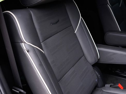 Used 2025 Cadillac Escalade ESV Premium Luxury w/ LPO, Floor Liner Package AWD/4WD image 33
