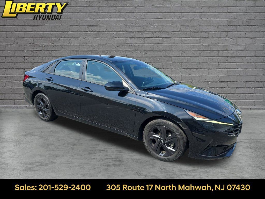 Certified 2022 Hyundai Elantra SEL w/ Convenience Package FWD image 2