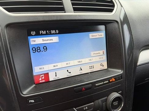 Used 2019 Ford Explorer XLT w/ Equipment Group 202A FWD image 21