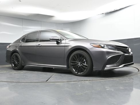 Used 2022 Toyota Camry XSE image 25