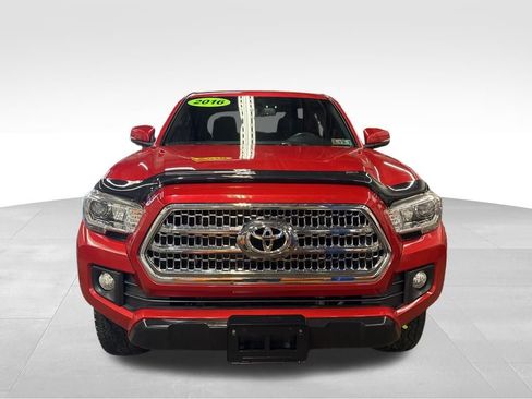 Used 2016 Toyota Tacoma TRD Off-Road image 8