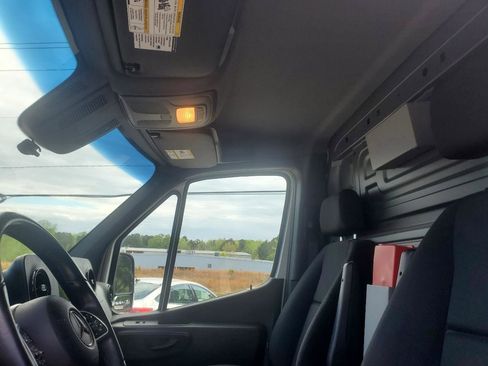 Used 2022 Mercedes-Benz Sprinter 1500 image 19