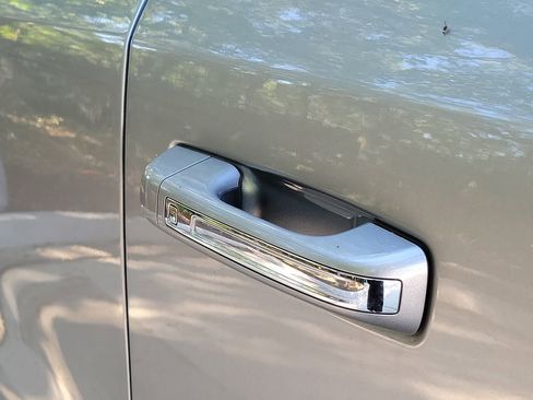 Used 2019 RAM 1500 Laramie RWD image 14