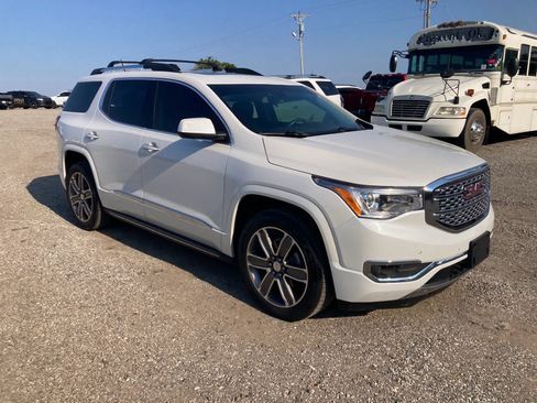 Used 2017 GMC Acadia Denali w/ Technology Package FWD image 10