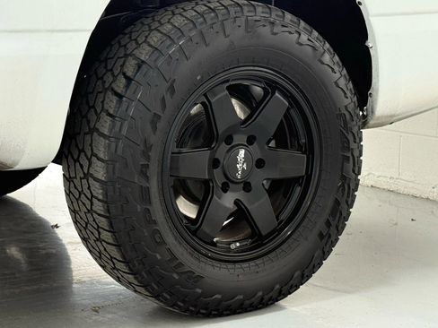 Used 2020 Nissan Titan S image 41