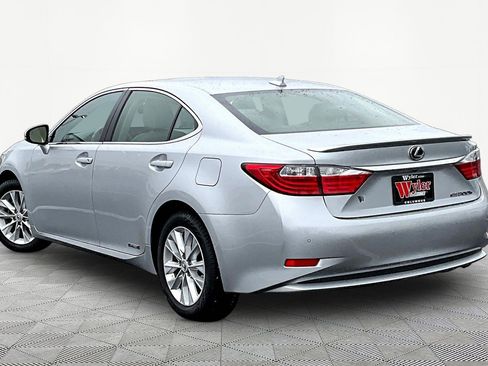 Used 2013 Lexus ES 300h w/ Luxury Pkg FWD image 4