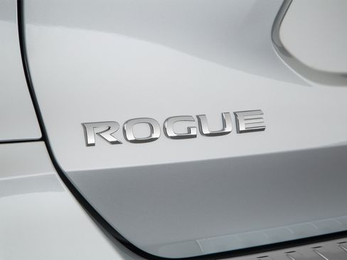 Used 2018 Nissan Rogue SV w/ Sun & Sound Touring Package FWD image 58