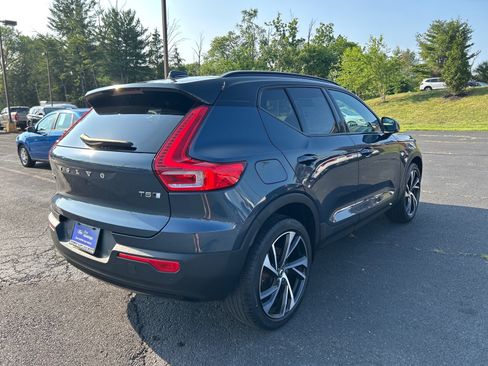 Used 2022 Volvo XC40 T5 R-Design w/ Climate Package AWD/4WD image 16