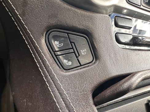 Used 2015 Chevrolet Suburban LTZ image 17