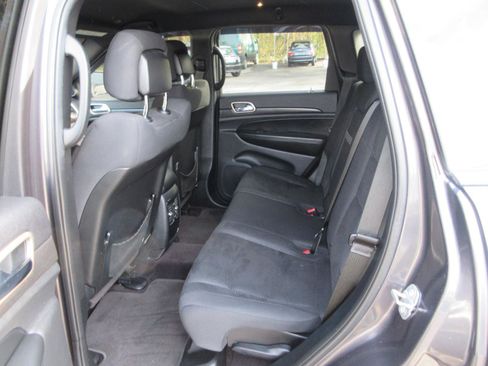 Used 2017 Jeep Grand Cherokee Laredo w/ Quick Order Package 23E image 15