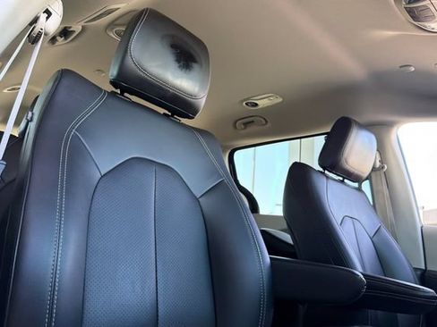 Used 2024 Chrysler Pacifica Limited FWD image 20