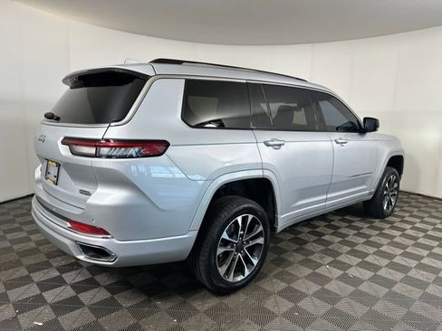 Used 2021 Jeep Grand Cherokee L Overland w/ Luxury Tech Group IV image 3