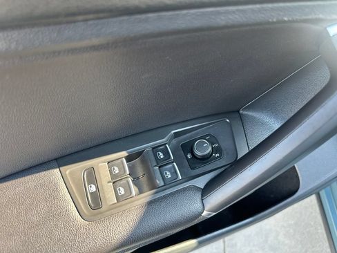 Used 2020 Volkswagen Tiguan SE w/ Panoramic Sunroof Package AWD/4WD image 19