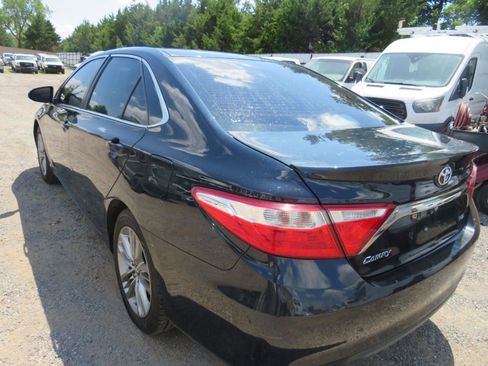 Used 2015 Toyota Camry SE FWD image 6