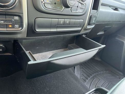 Certified 2019 RAM 1500 Classic SLT w/ Luxury Group image 30