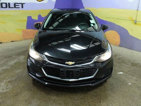Used 2017 Chevrolet Cruze LT image 3