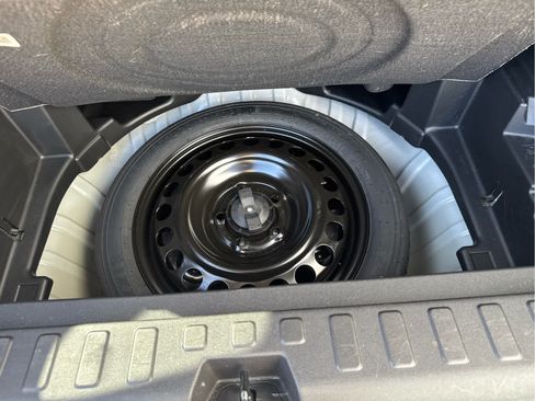 Used 2023 Chevrolet Equinox Premier FWD image 38