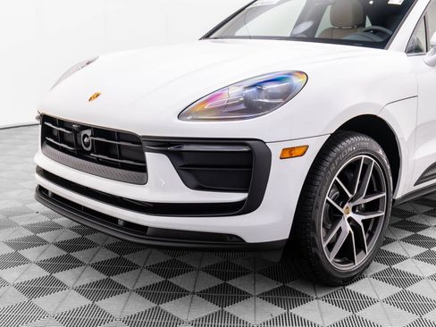 Certified 2025 Porsche Macan image 35