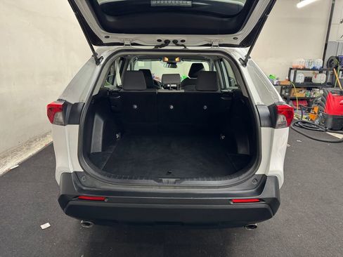 Used 2020 Toyota RAV4 XLE image 6