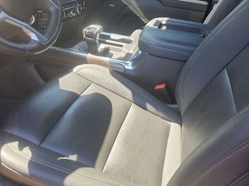 Used 2022 Chevrolet Silverado 1500 LT Trail Boss w/ LT Trail Boss Premium Package AWD/4WD image 5