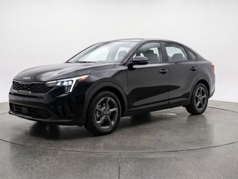 Used 2025 Kia K4 LXS image 3