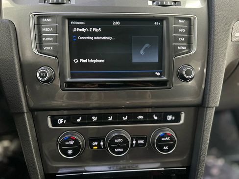 Used 2017 Volkswagen Golf Alltrack S image 16