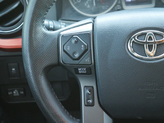 Used 2020 Toyota Tacoma TRD Off-Road w/ TRD Premium Off Road Package AWD/4WD image 20